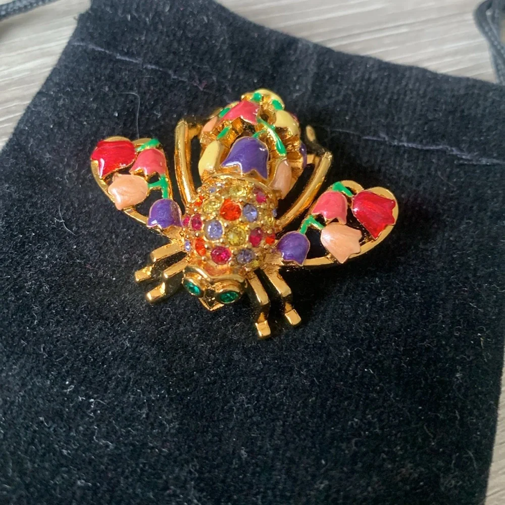 New Joan Rivers's Large Floral and multicolor rhinestones Bee pin RARE